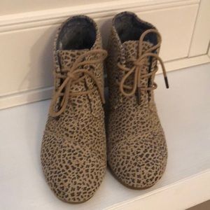 Tom’s shoes size 6.5